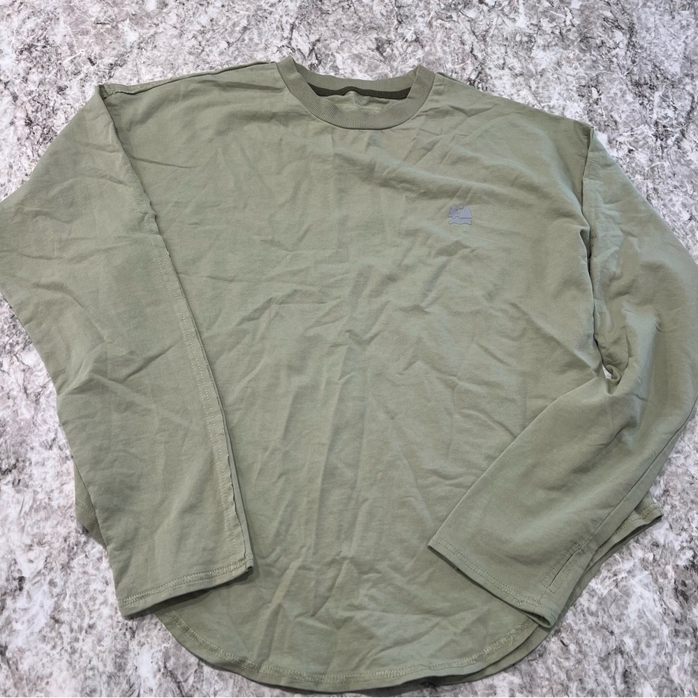SHEIN green long sleeve shirt size medium thumb holes NEW NET gift Christmas
